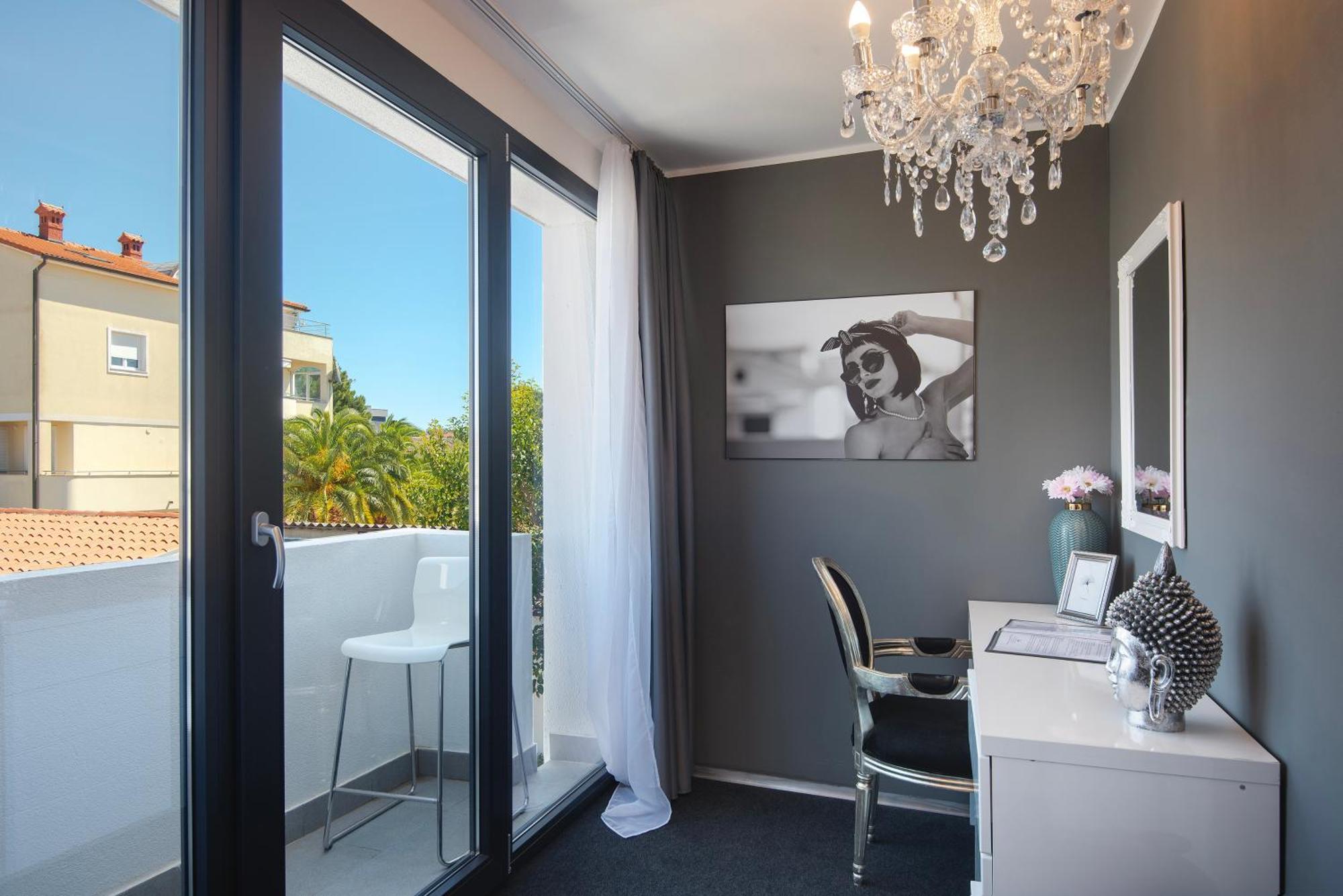 Boutique Hotel Chevalier By Bura Hotels - Adults Only Μεντουλίν Εξωτερικό φωτογραφία