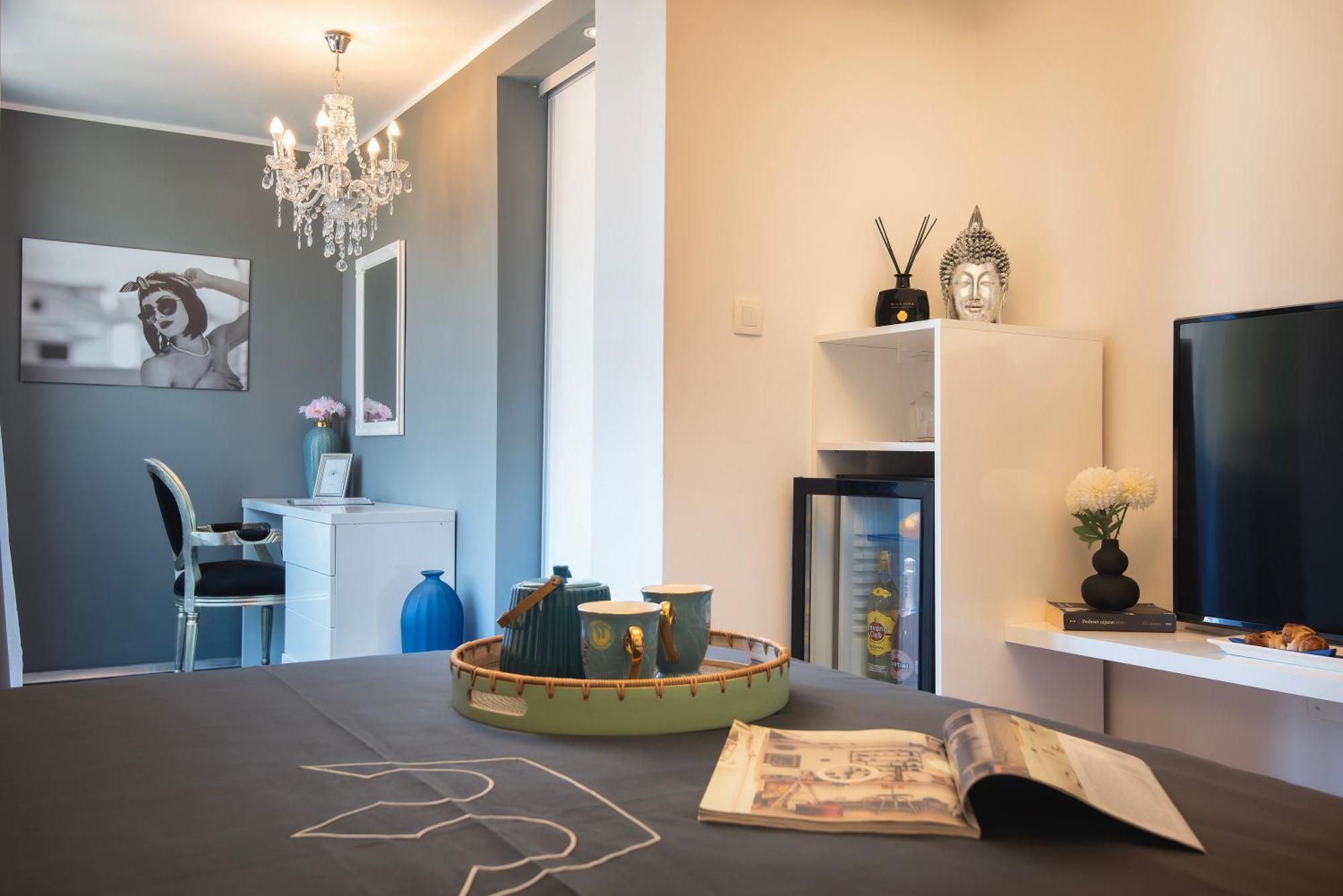 Boutique Hotel Chevalier By Bura Hotels - Adults Only Μεντουλίν Εξωτερικό φωτογραφία