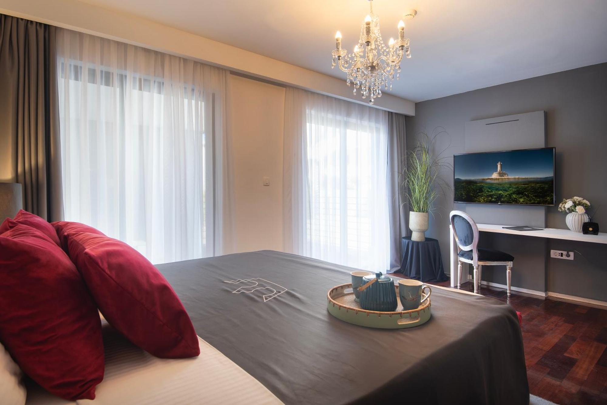 Boutique Hotel Chevalier By Bura Hotels - Adults Only Μεντουλίν Εξωτερικό φωτογραφία