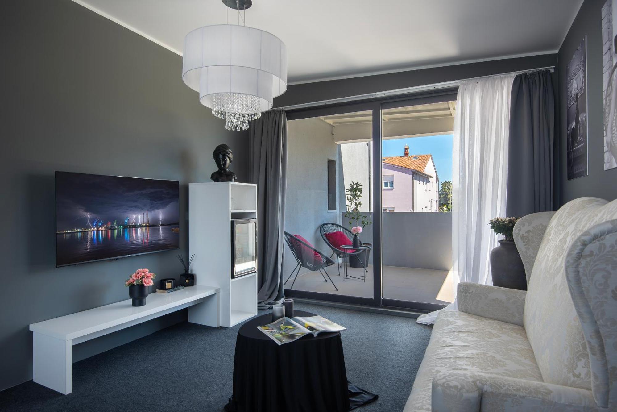 Boutique Hotel Chevalier By Bura Hotels - Adults Only Μεντουλίν Εξωτερικό φωτογραφία