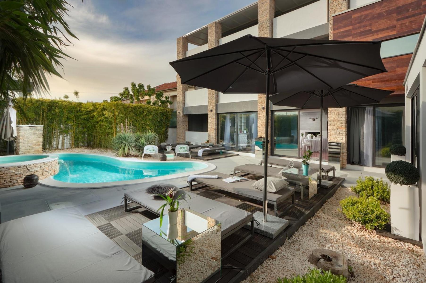Boutique Hotel Chevalier By Bura Hotels - Adults Only Μεντουλίν Εξωτερικό φωτογραφία